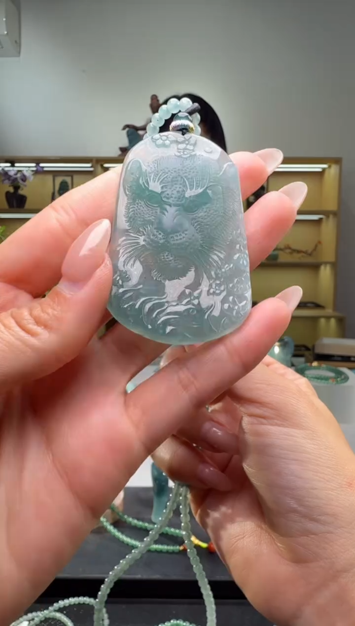 吊坠(赠链)未镶嵌翡翠吊坠