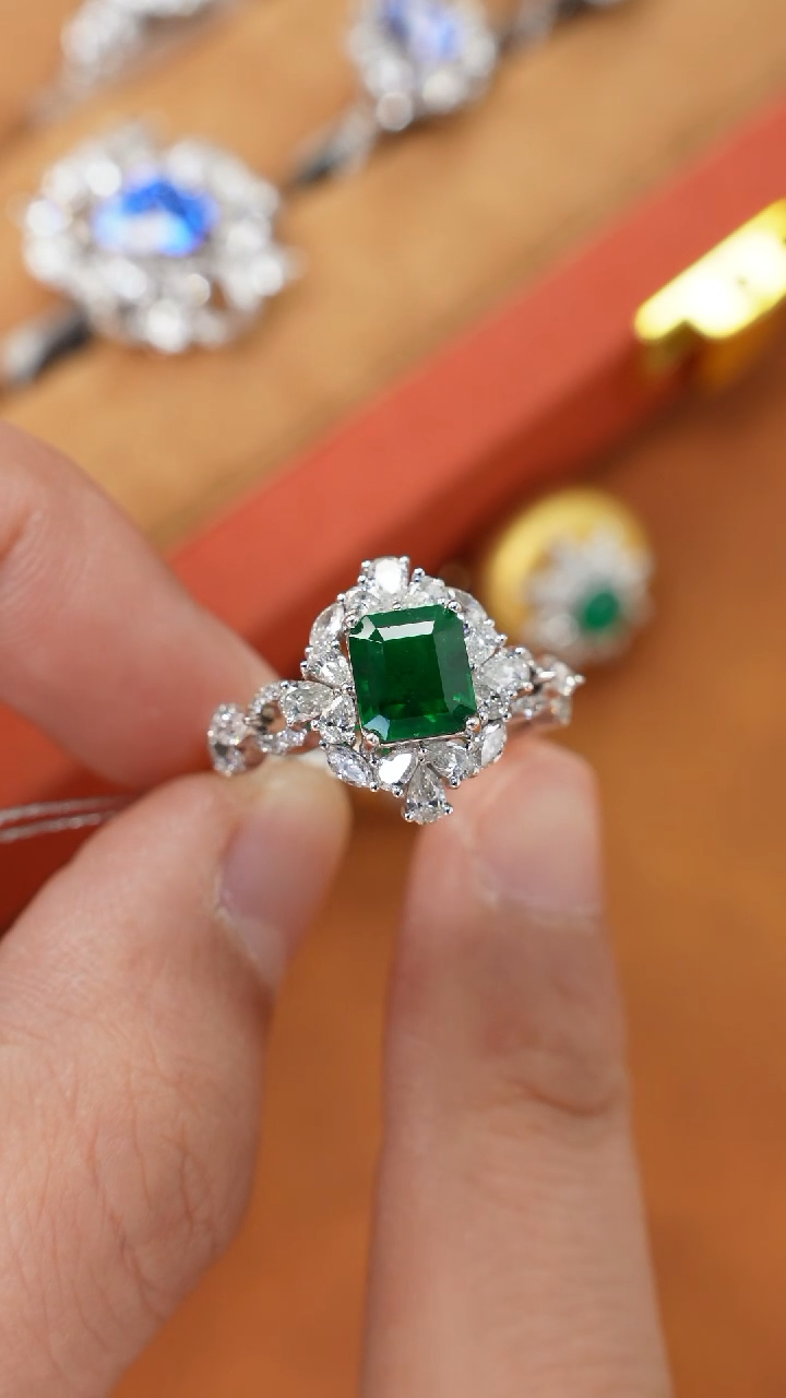 【闪购商品】祖母绿戒指18K金镶嵌1.04ct斯瓦特沃顿吉尔德