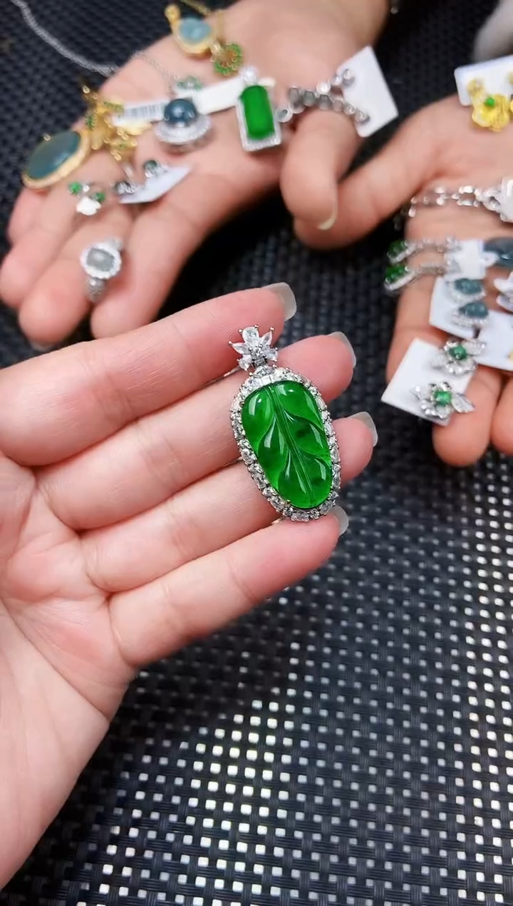 【闪购商品】翡翠吊坠(不含链)未镶嵌111111111