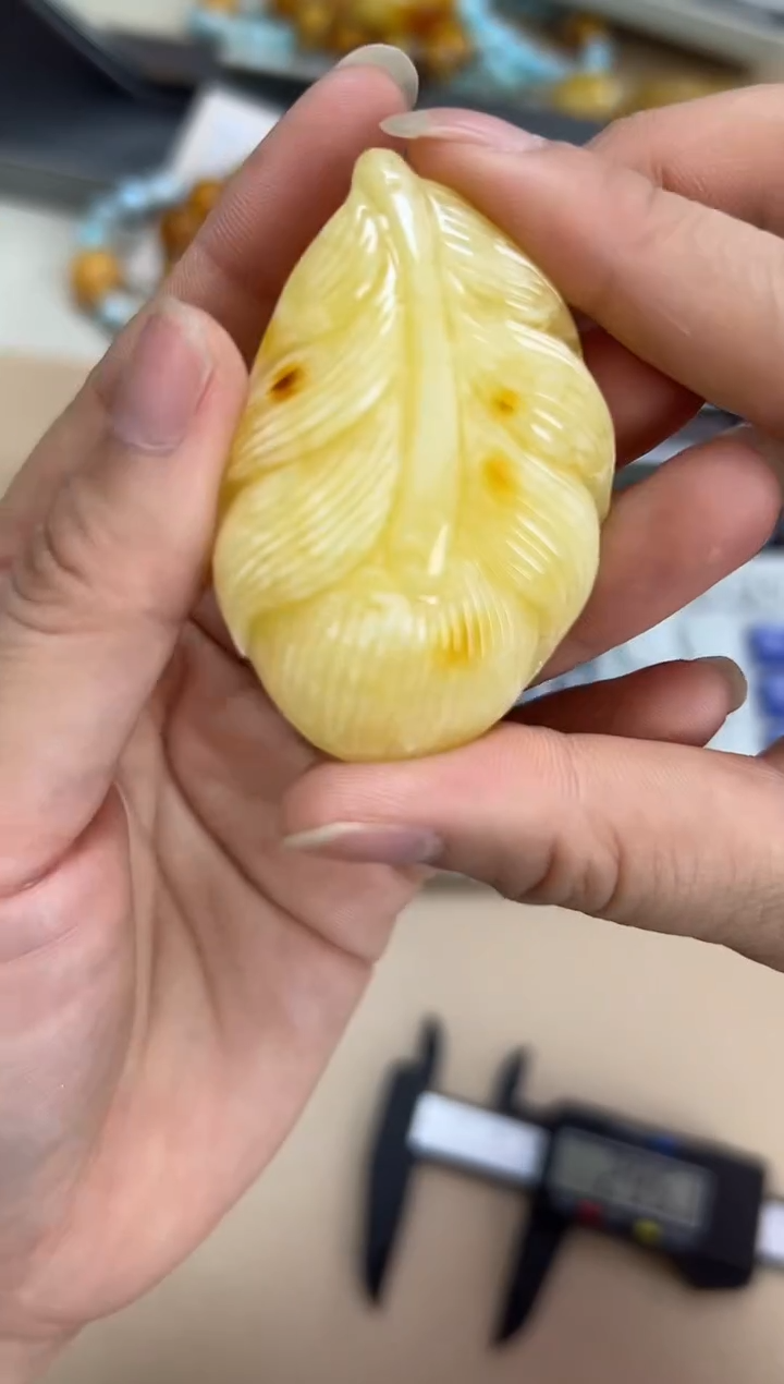 【闪购商品】琥珀裸石未镶嵌蜜蜡吊坠