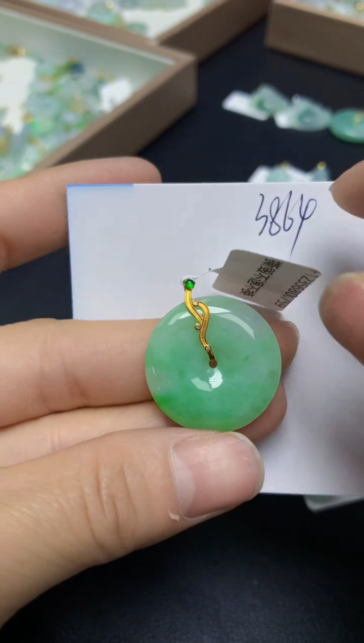 【闪购商品】翡翠挂件18K金镶嵌 天然翡翠A货