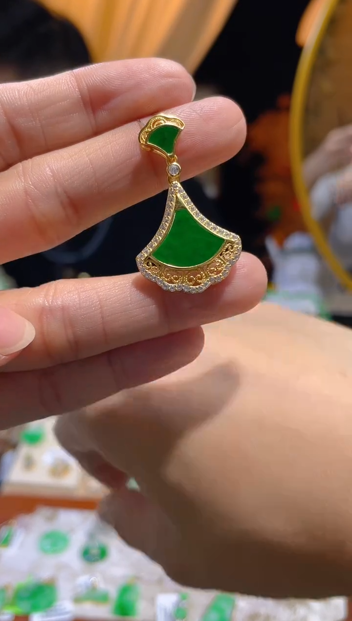 【闪购商品】翡翠颈饰未镶嵌假一赔三