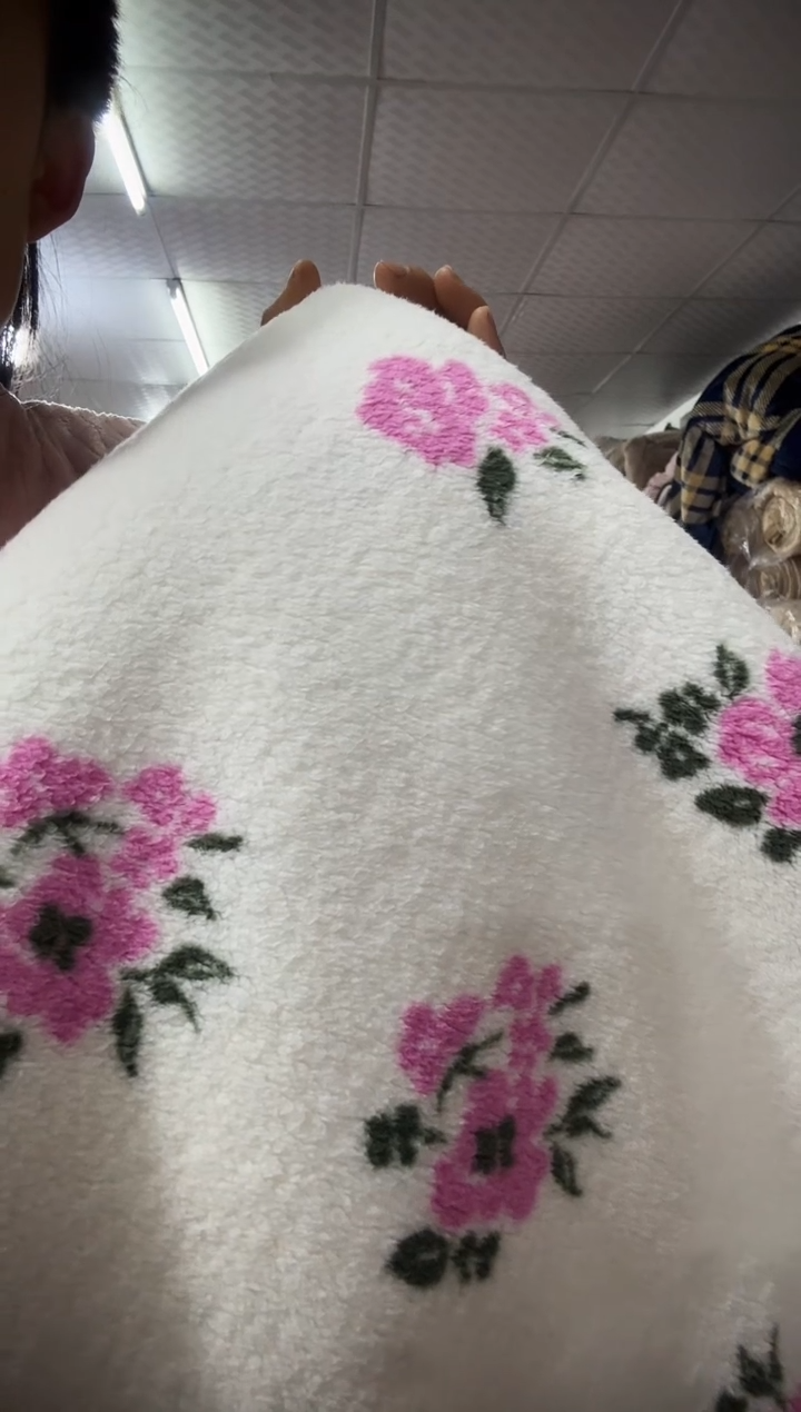 法兰绒小花加绒毛毯2*1.8