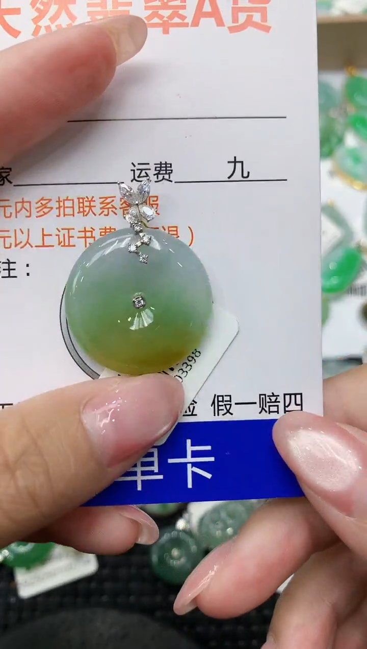 翡翠18K金镶嵌颈饰11111111111