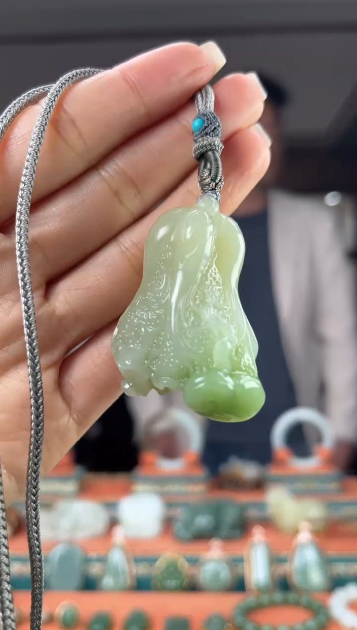 颈饰未镶嵌和田玉佩佩