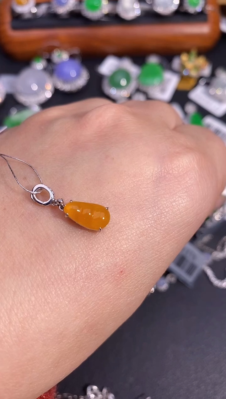 【闪购商品】翡翠吊坠(不含链)18K金镶嵌吊坠