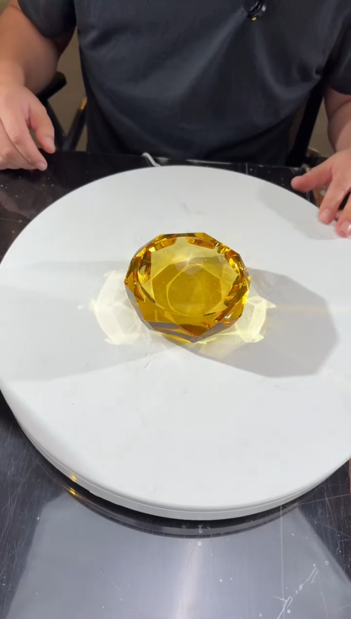 摆件琥珀金小烟灰缸