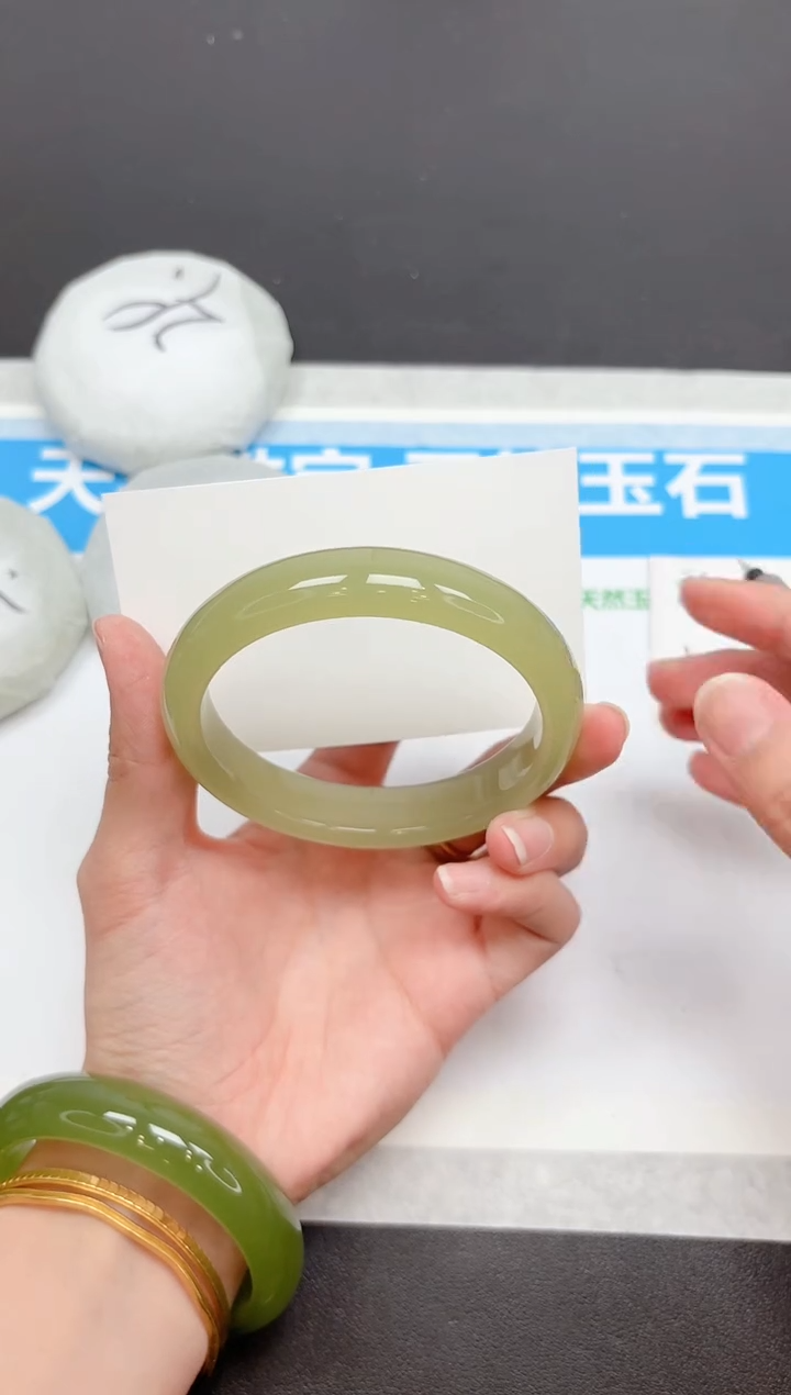 未镶嵌手镯石英质玉368-62.3