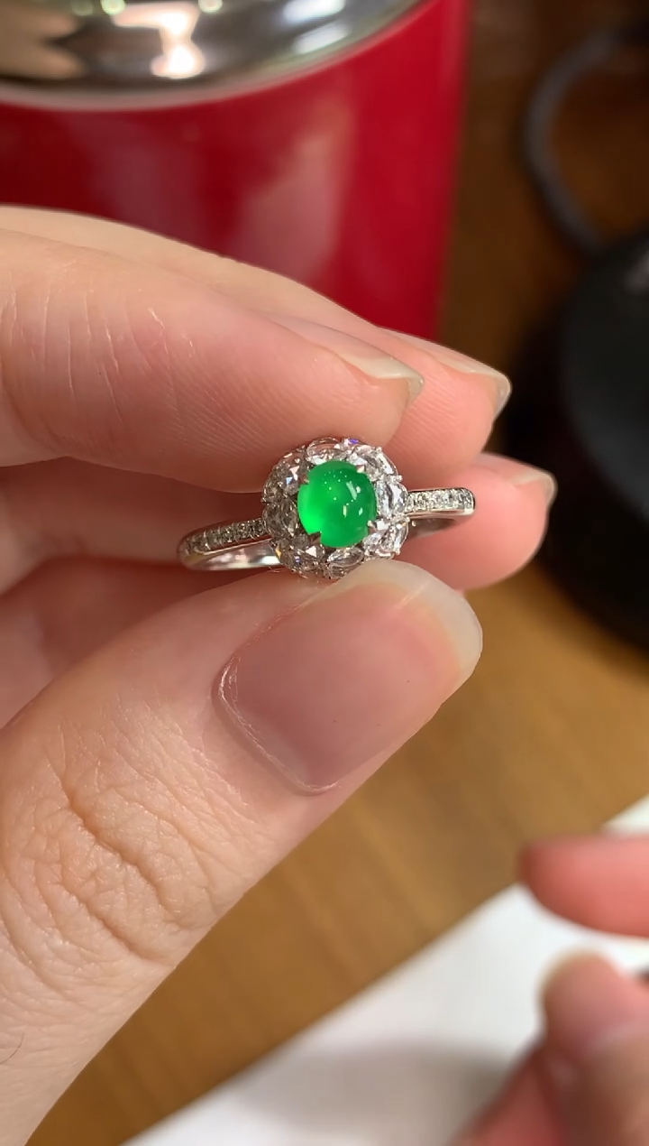 翡翠戒指18K金镶嵌绿蛋面戒指