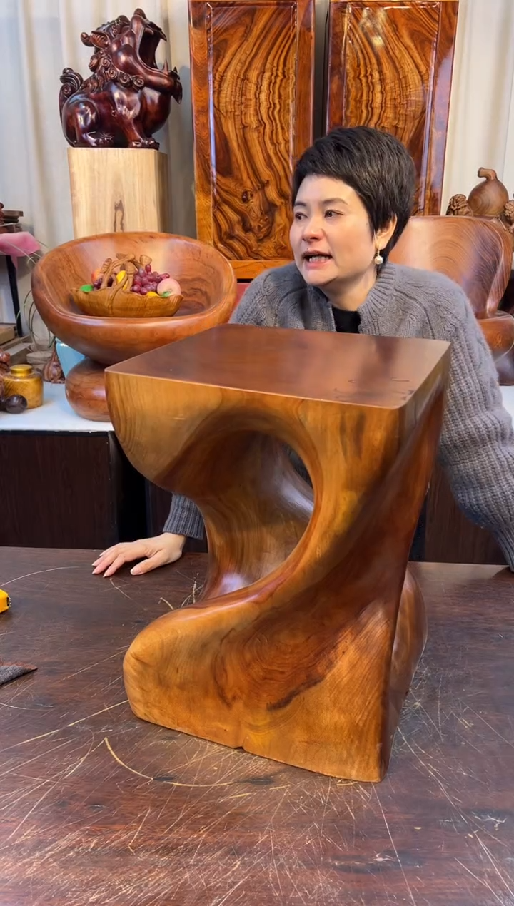 【闪购商品】桃木实木创意凳子