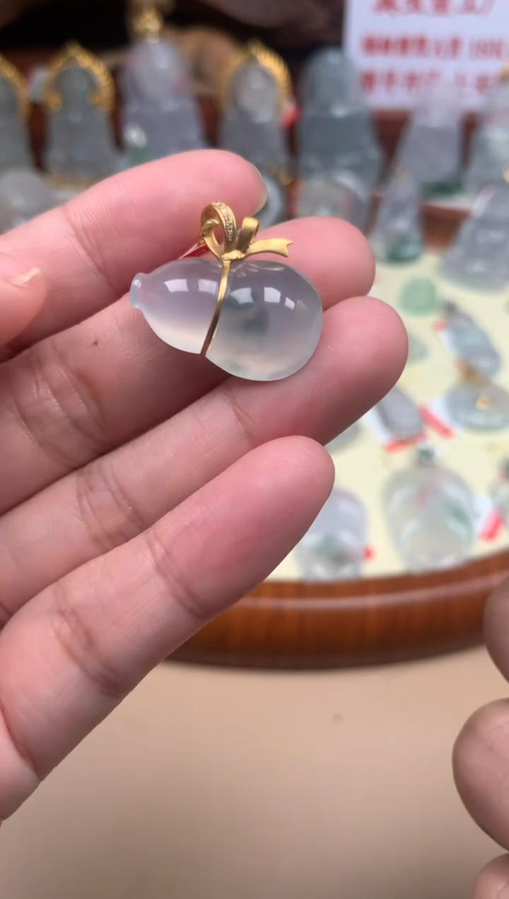 【闪购商品】翡翠颈饰18K金镶嵌葫芦
