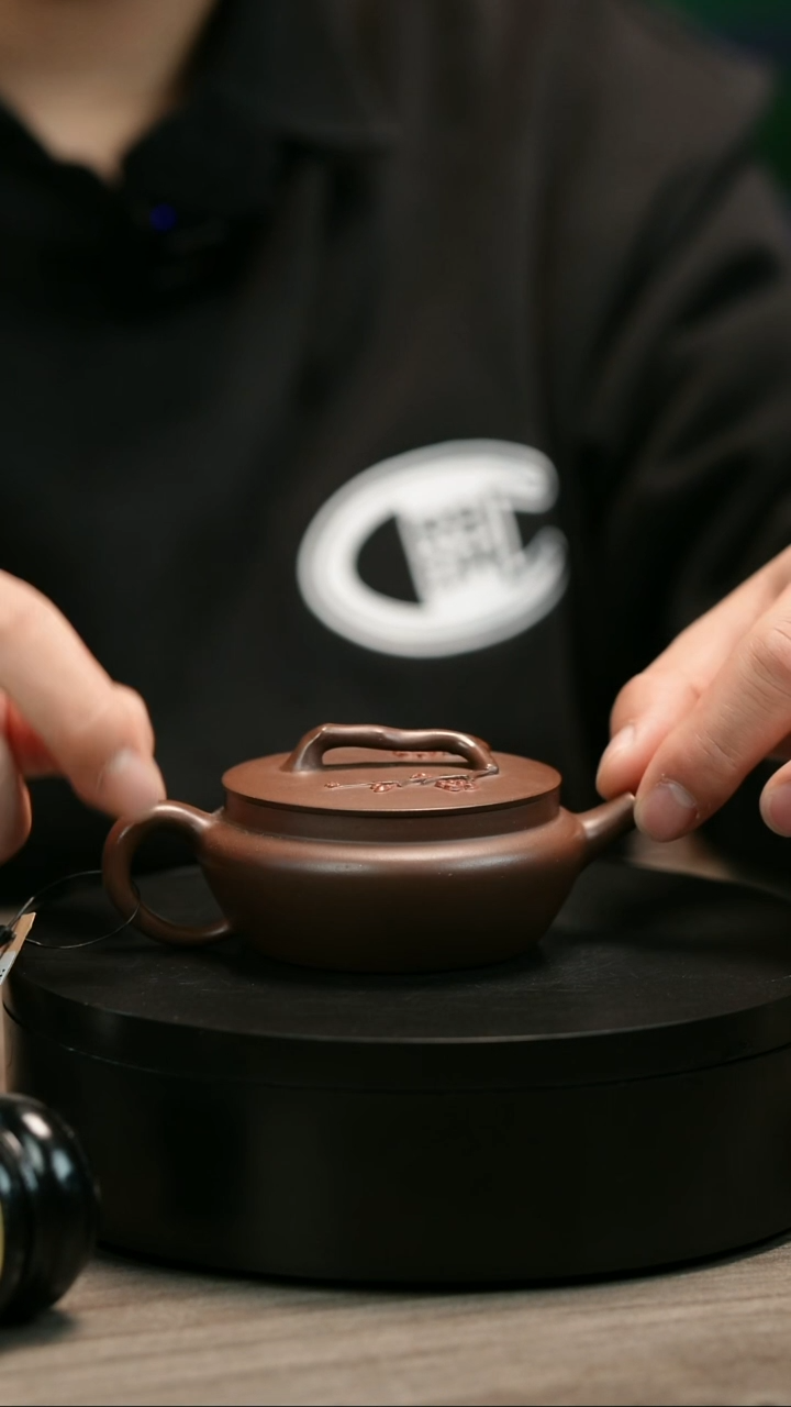 茶壶紫砂没****！H2354赵信军底槽青堆绘梅碗