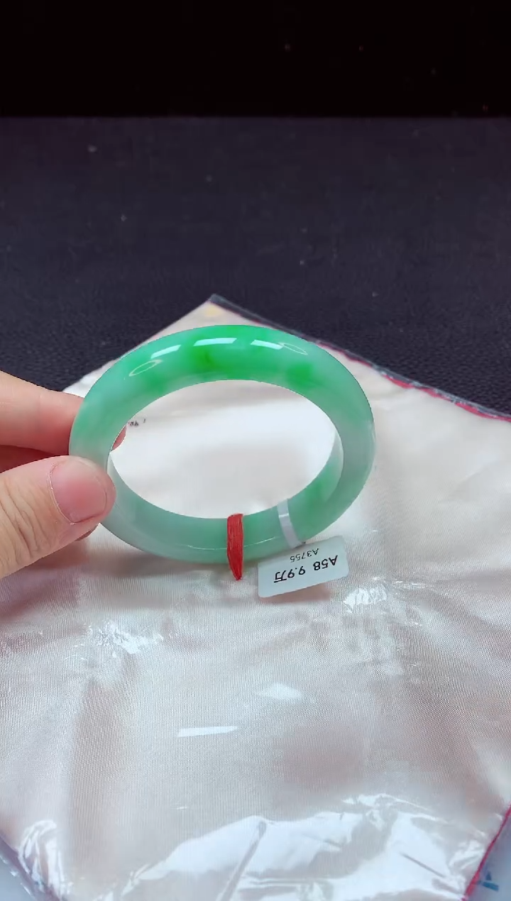 【闪购商品】翡翠手镯未镶嵌镯子58+