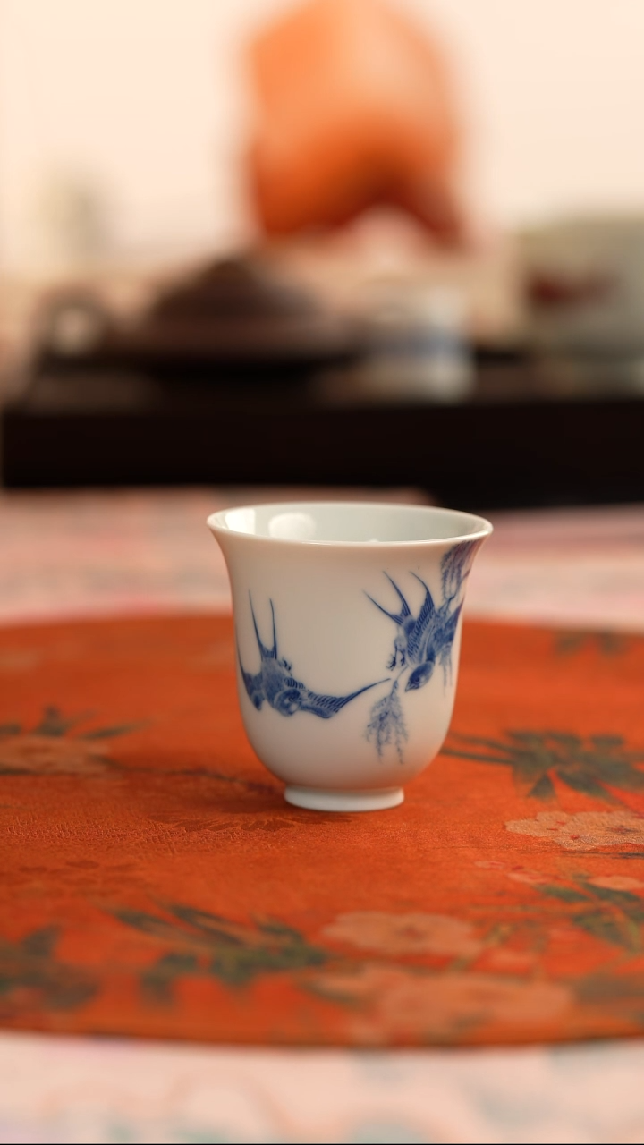 望玉青花柳燕闻香杯