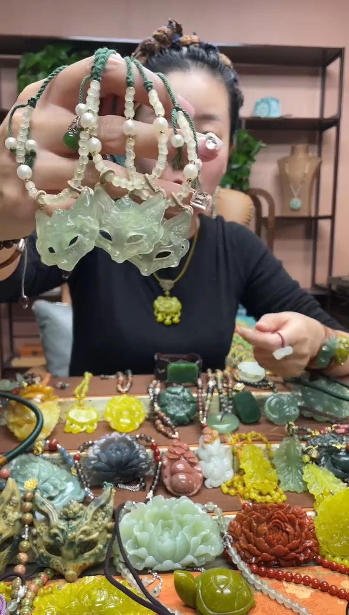 未镶嵌岫玉吊坠多样性发货发其中之一