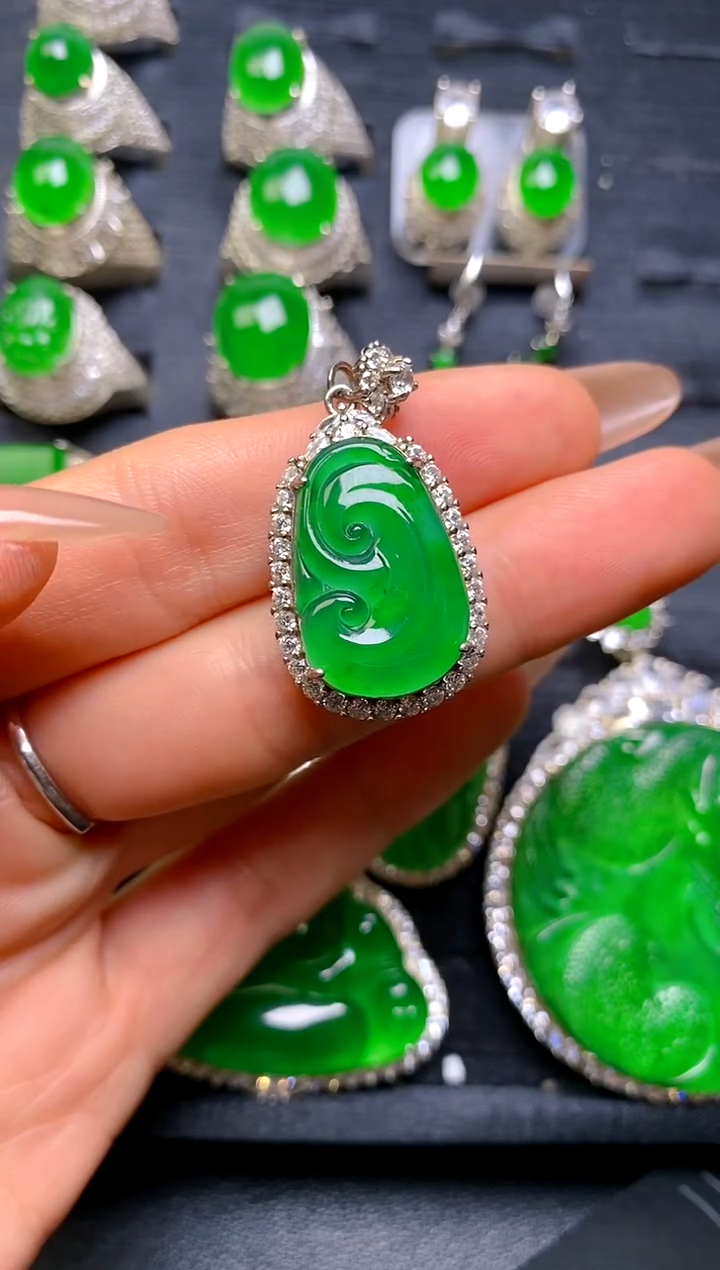 【闪购商品】翡翠吊坠(赠链)银S925镶嵌如意吊坠