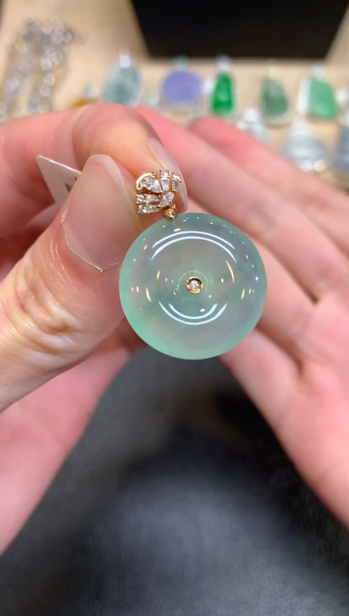 【闪购商品】翡翠颈饰18K金镶嵌平安扣【无服务费】