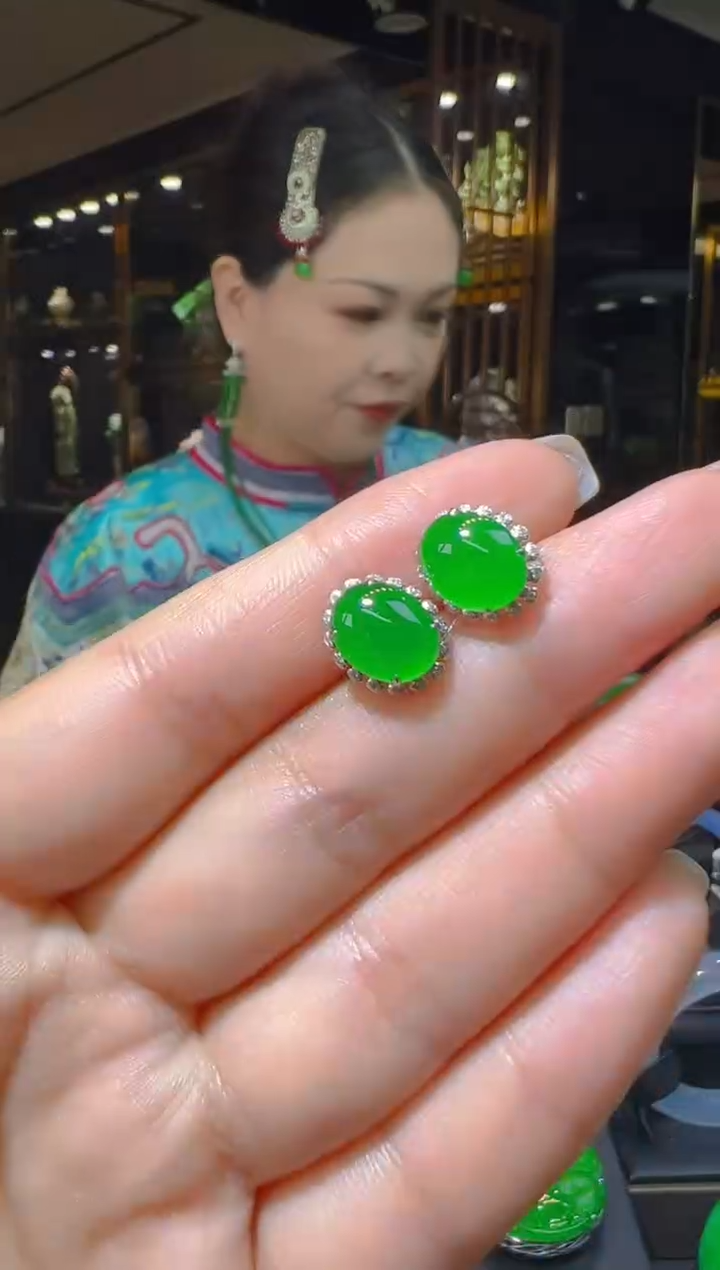 【闪购商品】翡翠18K金镶嵌耳饰070     