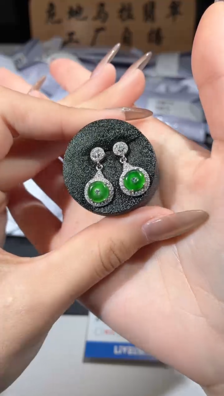 颈饰未镶嵌翡翠天然翡翠A货吊坠