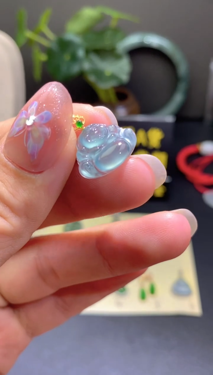 翡翠18K金镶嵌颈饰翡翠吊坠