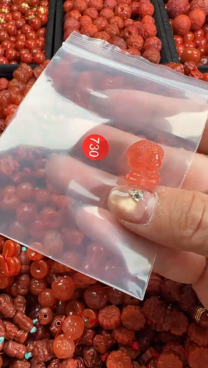 南红玛瑙未镶嵌颈饰1