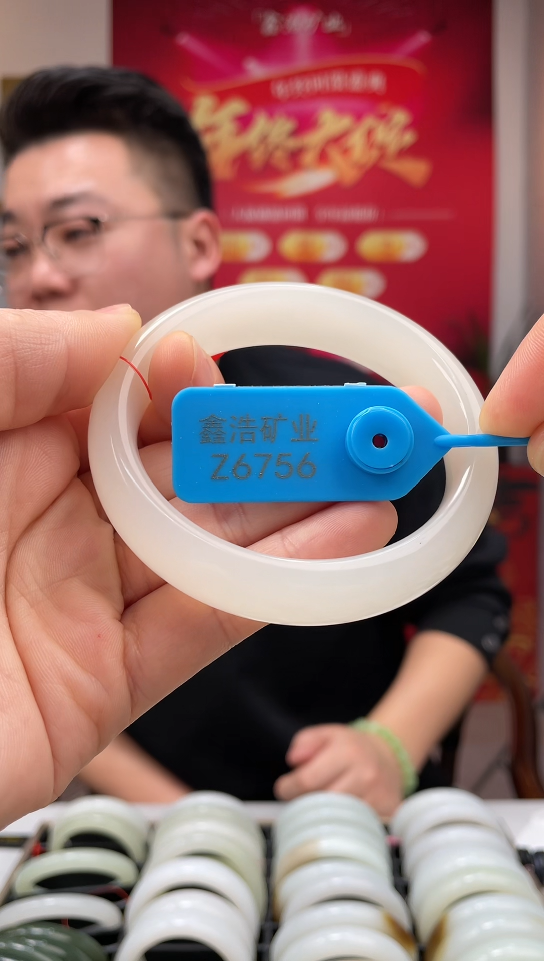 【闪购商品】和田玉手镯未镶嵌白胶猫 Z6756 圈口61