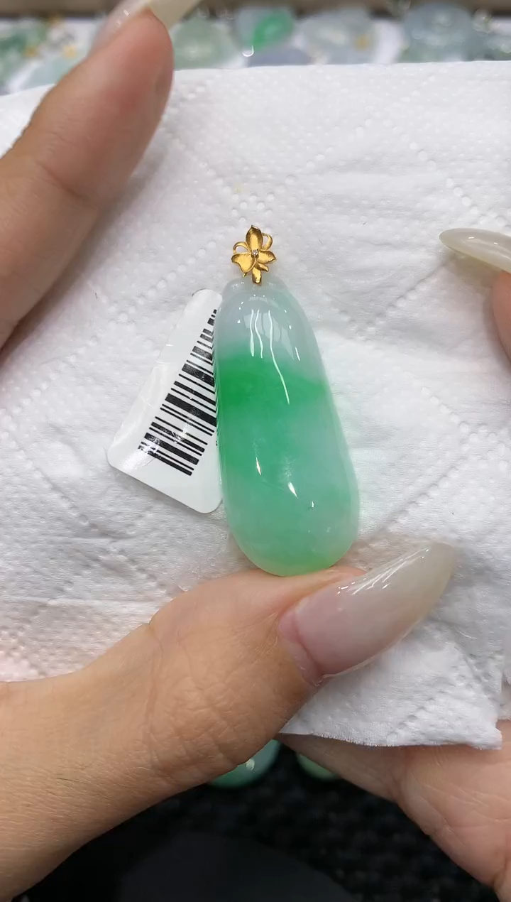颈饰18K金镶嵌翡翠111111111111