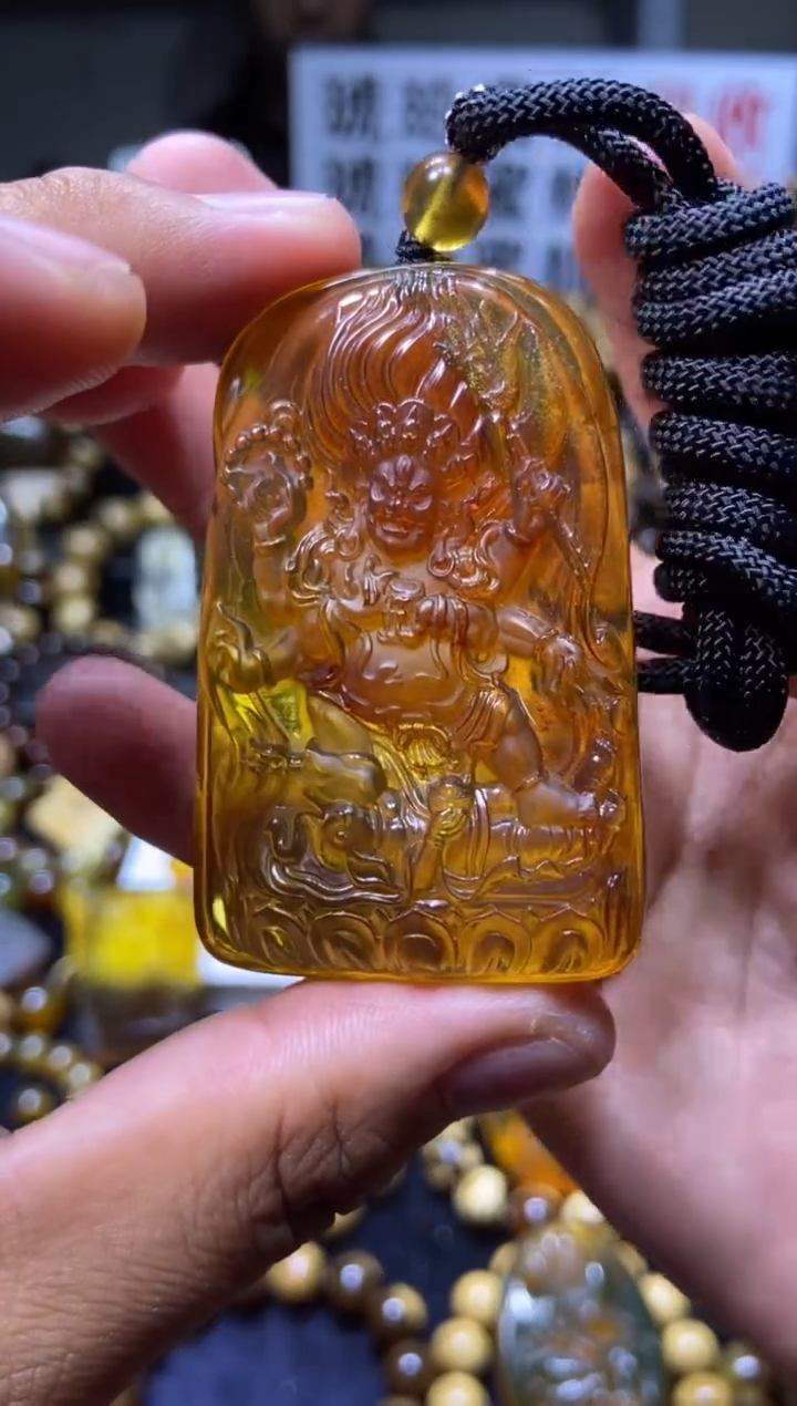 琥珀未镶嵌珠宝奇石吊坠