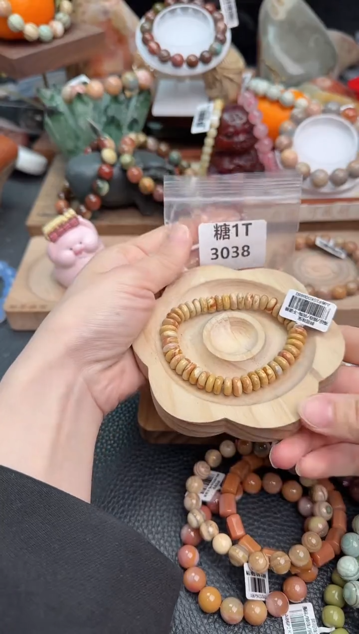 【闪购商品】石英质玉手链未镶嵌1T3038