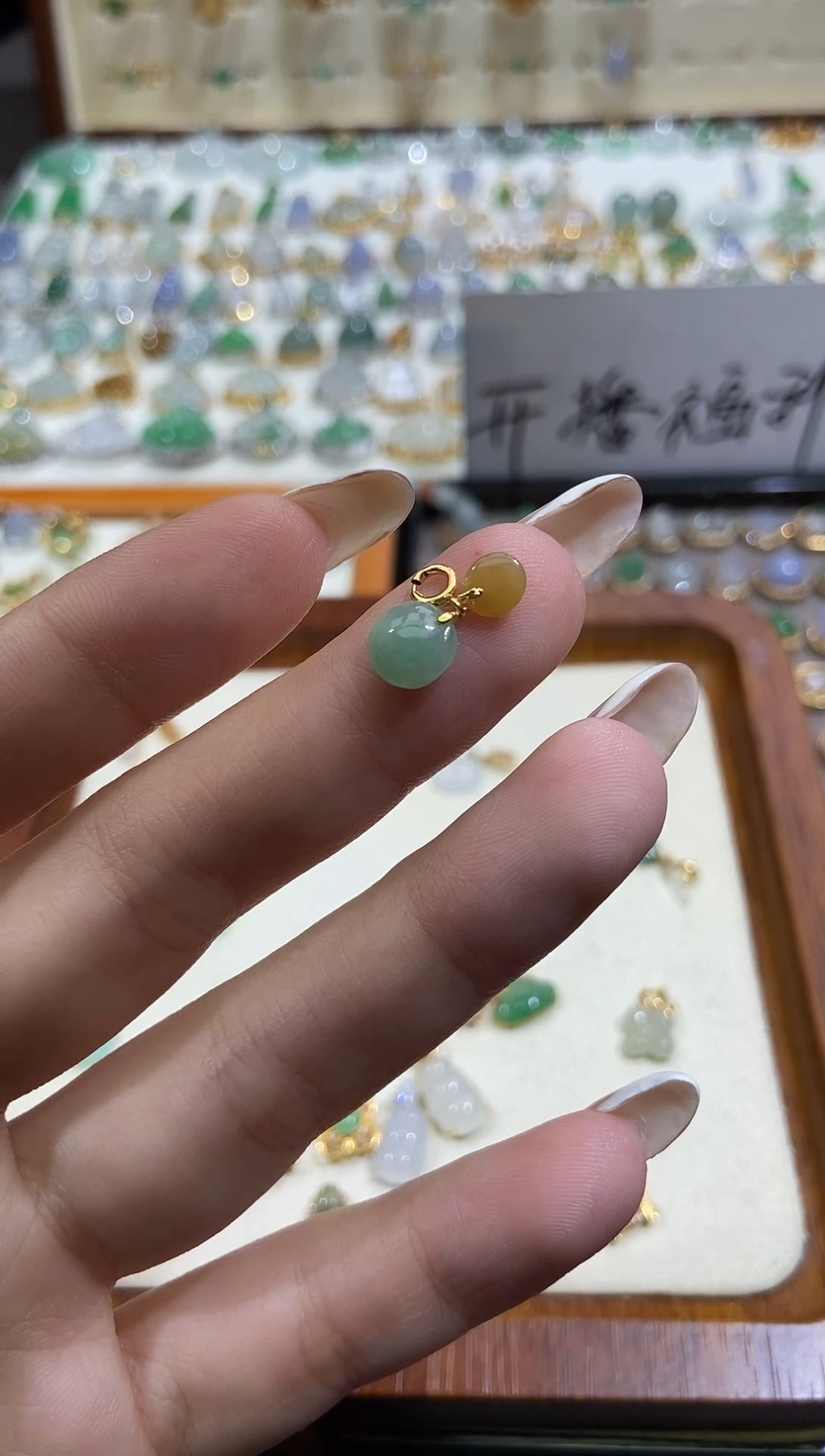 颈饰18K金镶嵌翡翠1111111111