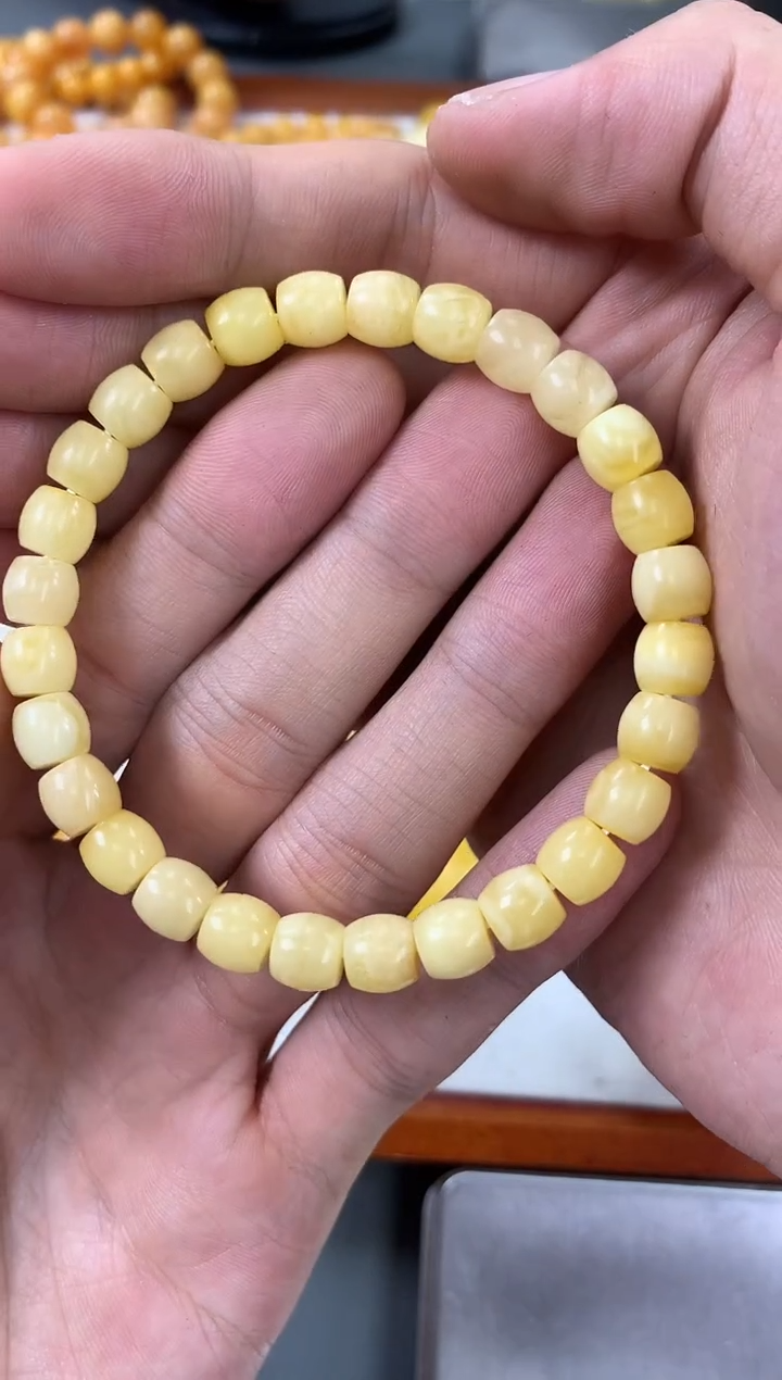【闪购商品】琥珀裸石未镶嵌手串