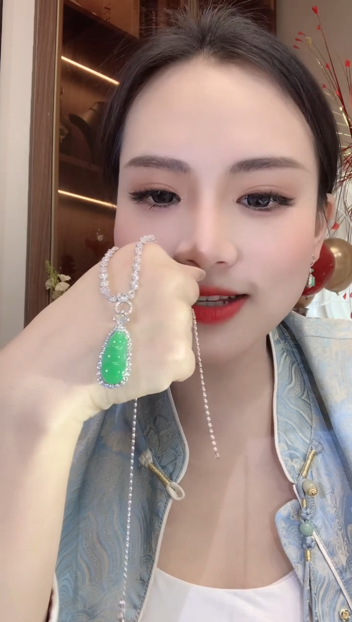 【闪购商品】翡翠吊坠(不含链)18K金镶嵌A46