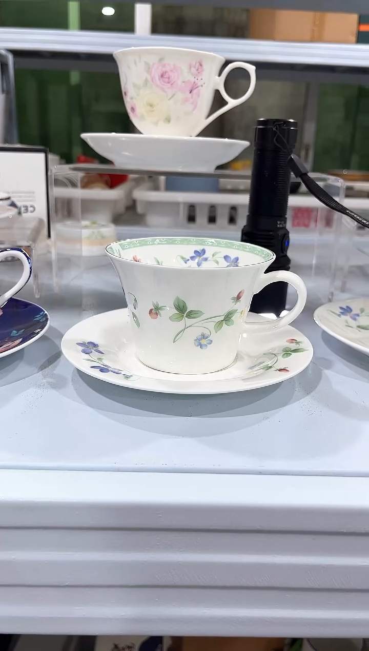 杯子骨瓷（简装）花环咖啡杯碟一套+小勺