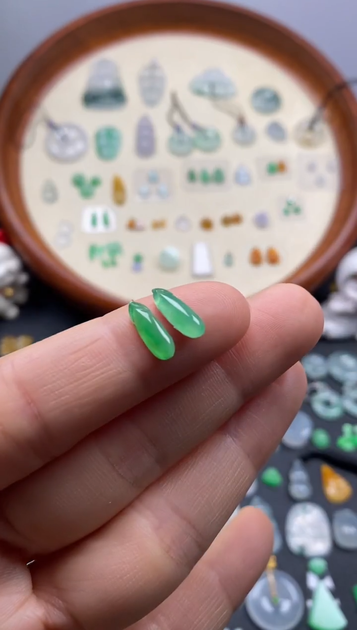 颈饰未镶嵌翡翠冰果緑福瓜1对/芬