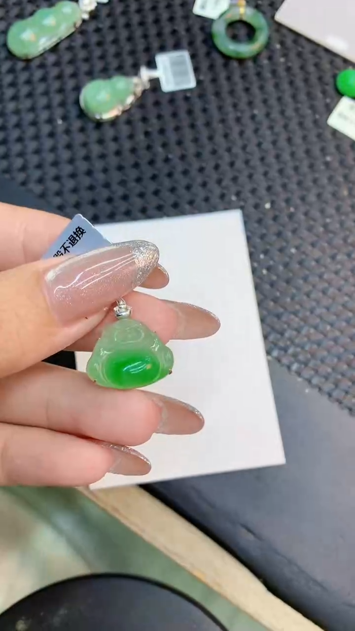 颈饰18K金镶嵌翡翠1