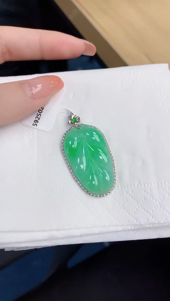 【闪购商品】翡翠颈饰18K金镶嵌天然缅甸翡翠A货