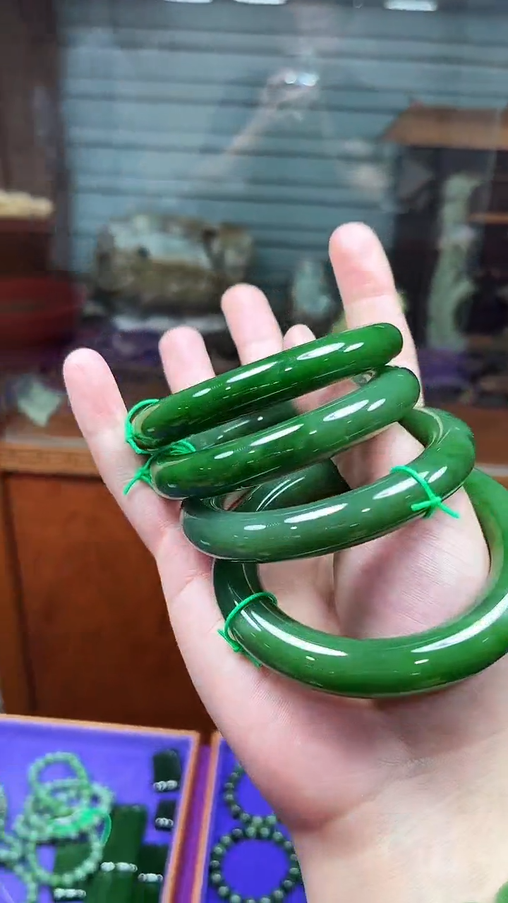 【闪购商品】和田玉手镯未镶嵌俄料手镯多样性其一发货
