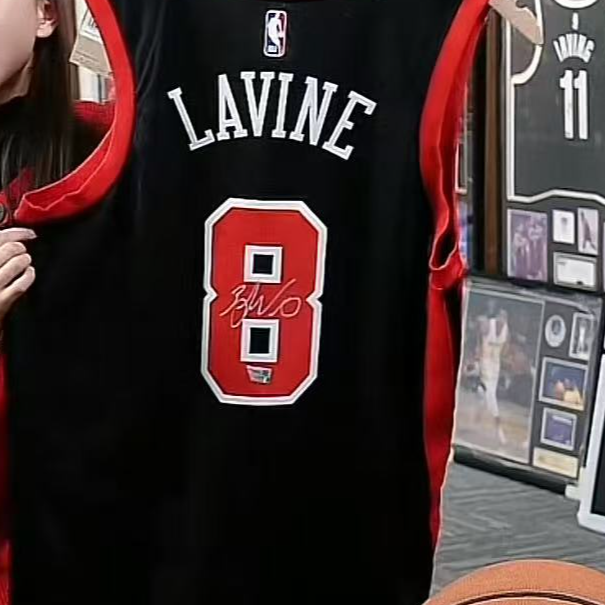 【臻签体育】拉文亲签公牛城市黑sw球衣收藏