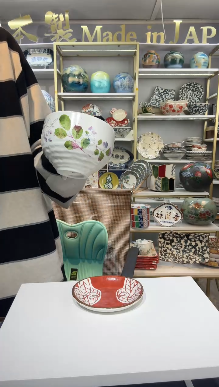 瓷10厘米手捧碗一只