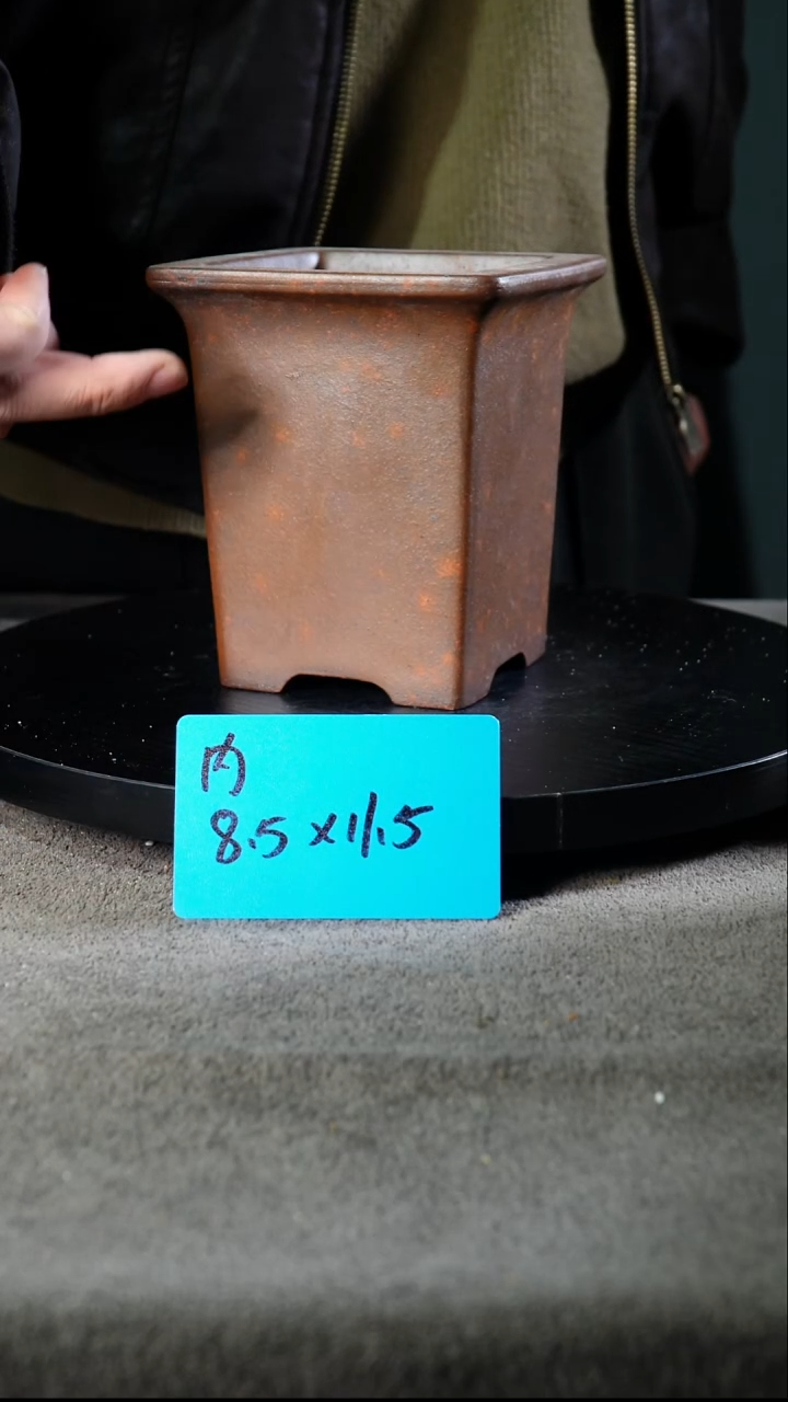 A宜兴紫砂小花盆