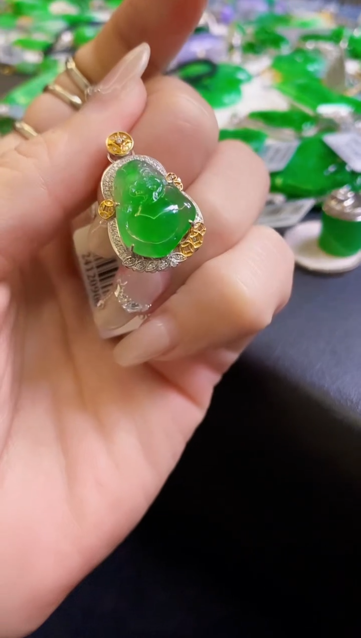 【闪购商品】定制翡翠18K金镶嵌吊坠