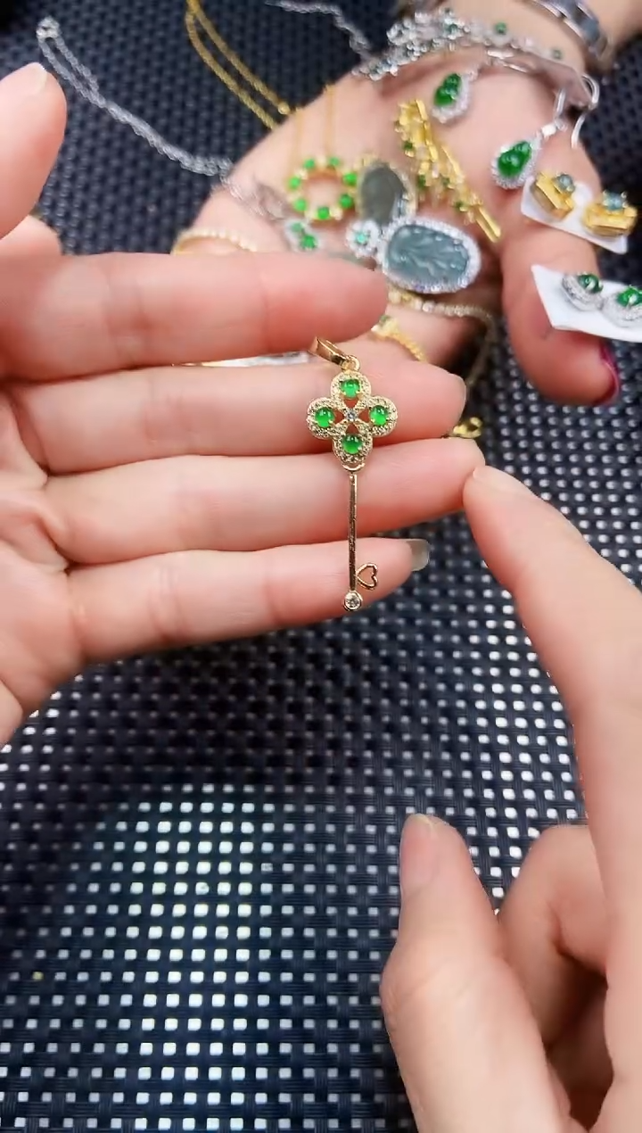 【闪购商品】翡翠吊坠(不含链)未镶嵌111111111