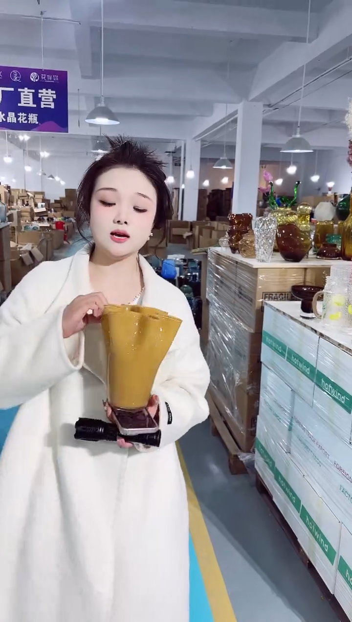 【闪购商品】玻璃私花花瓶微瑕-3WH0