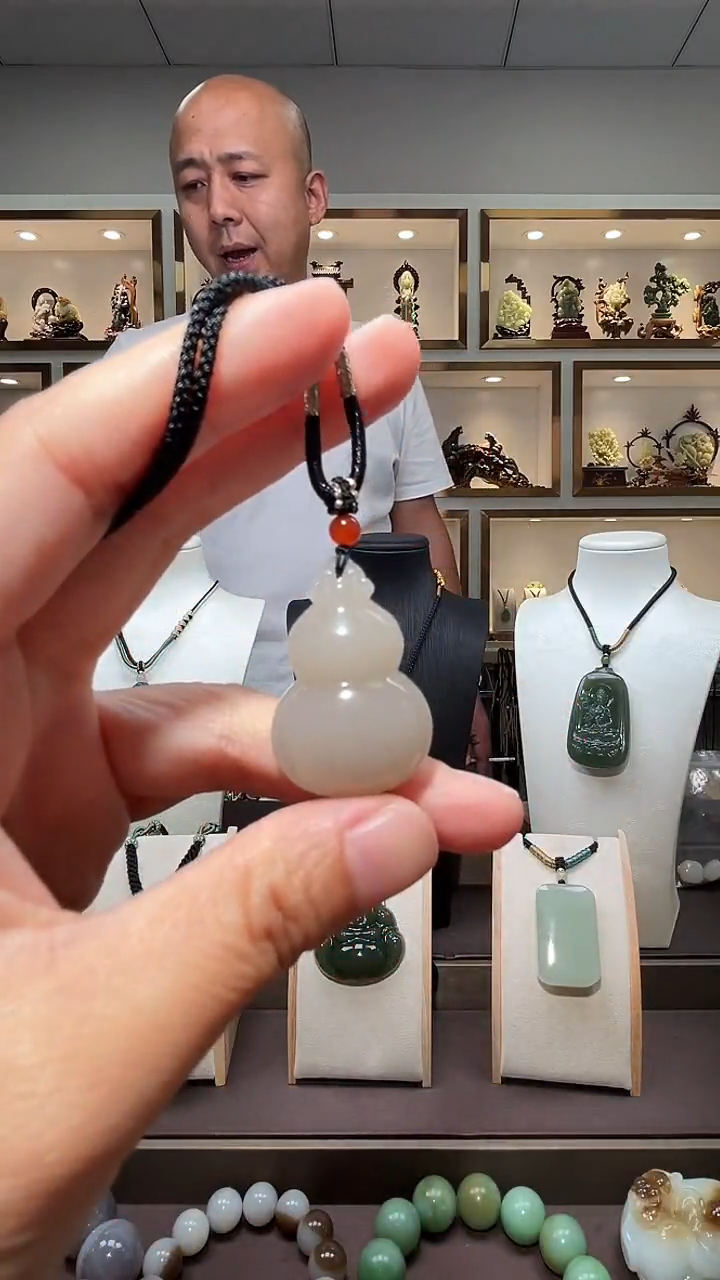 和田玉未镶嵌颈饰苏