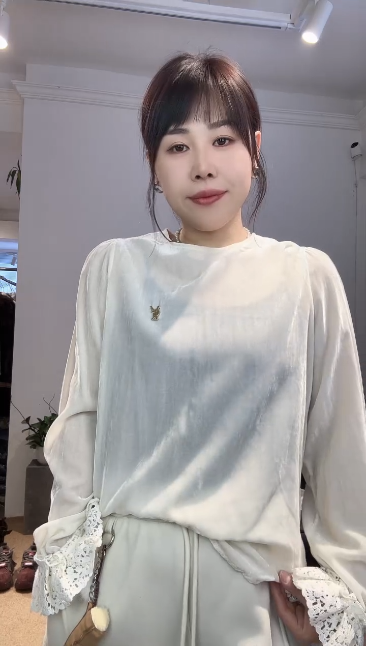 130斤白色丝绒小衫9903