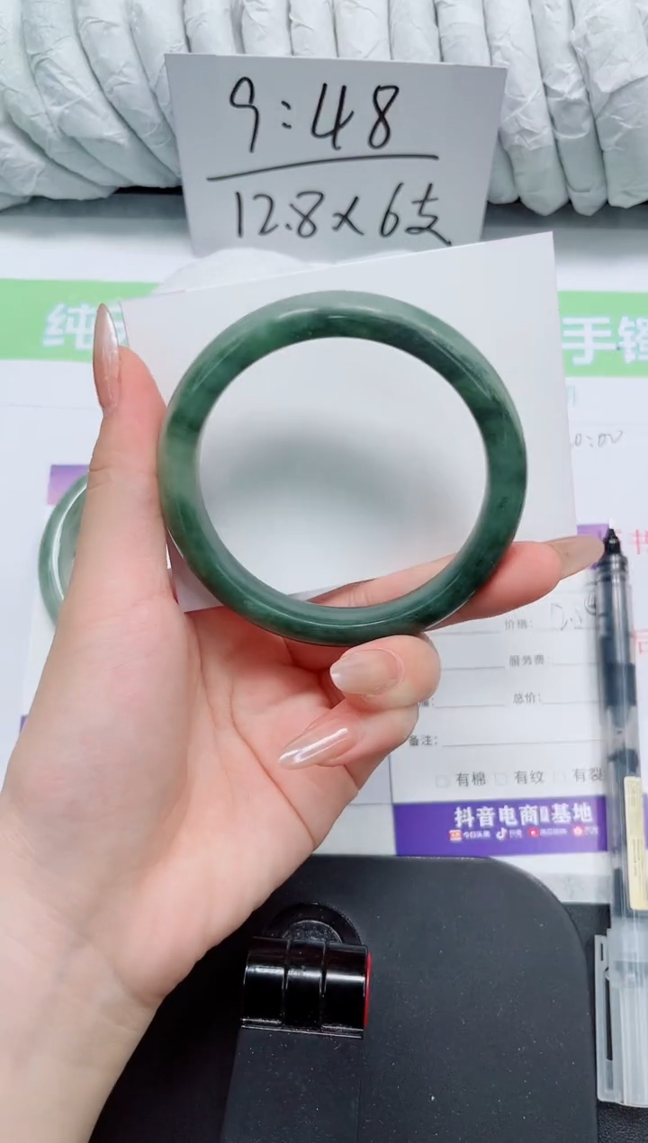 石英质玉手镯未镶嵌18-60