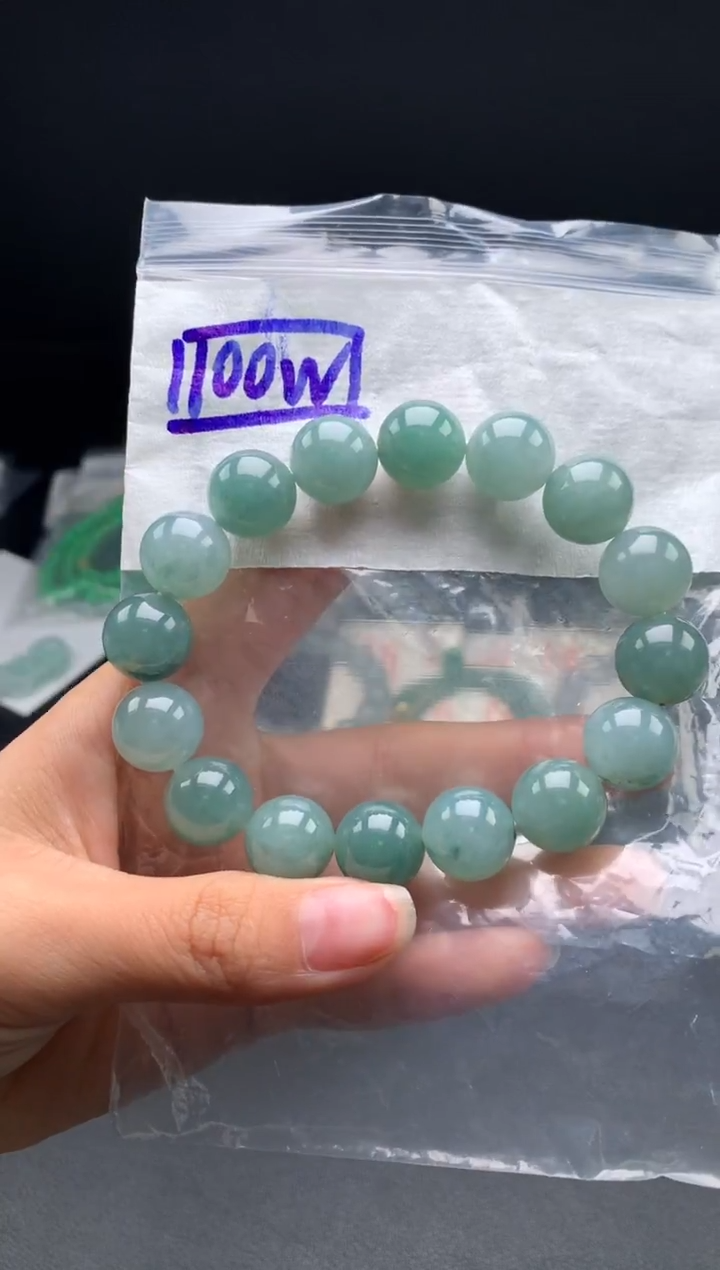 未镶嵌挂件翡翠46卡13.7