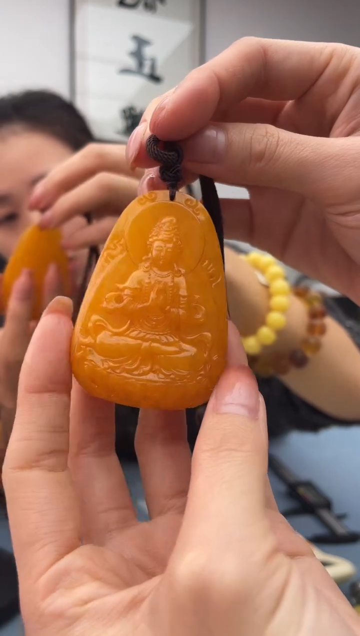 【闪购商品】蜜蜡珠宝奇石未镶嵌配绳假一罚十，027微瑕