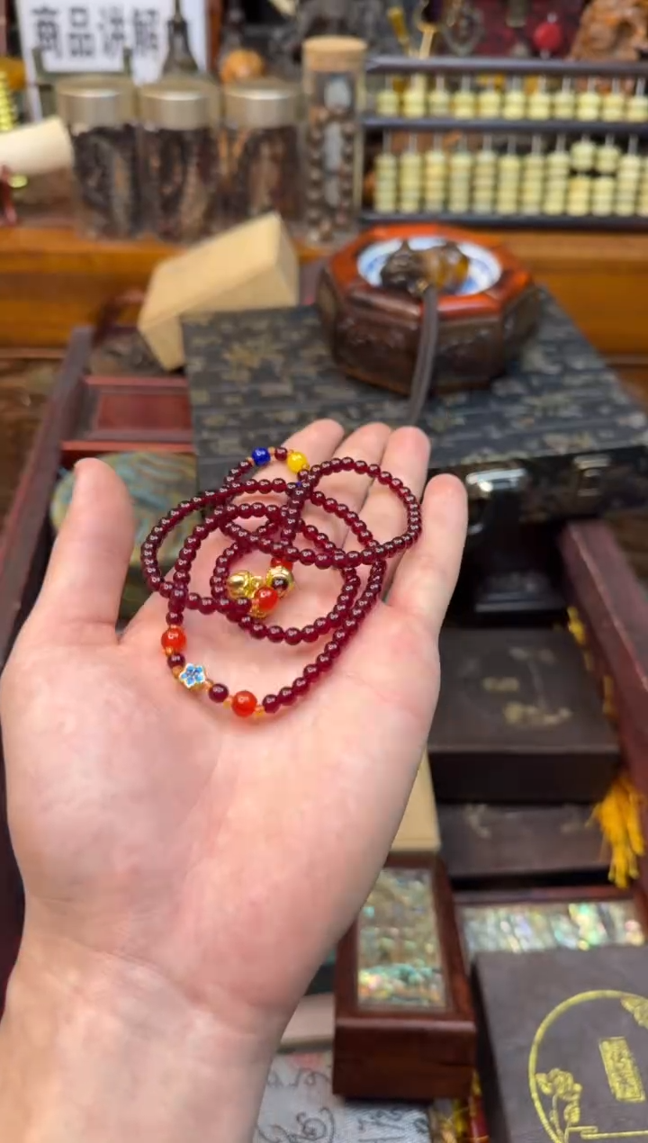 手链未镶嵌石榴石————————————————1