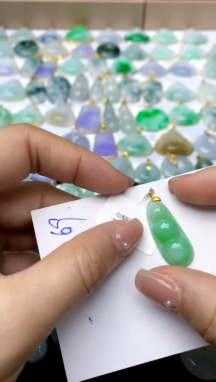 【闪购商品】翡翠颈饰18K金镶嵌69天然A货翡翠